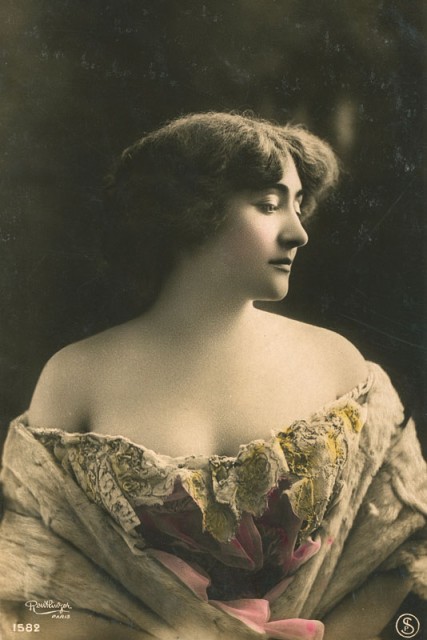 Valentine de Saint-Point as photographed by Charles Reutlinger in 1907 © Adrien Sina Collection