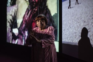 Agnès  Varda  with  3  moving  images.  3  rhythms.  3  sounds,  2018.  Photo:  Thierry  Bal